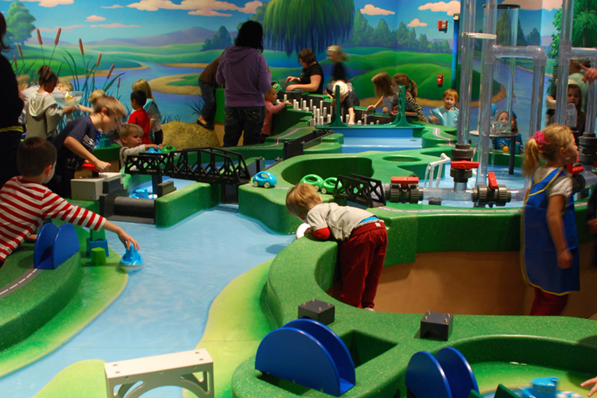 children playing with the Bettendorf water table